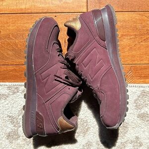 Women’s New Balance 574 - maroon with gold accents - rarely worn!